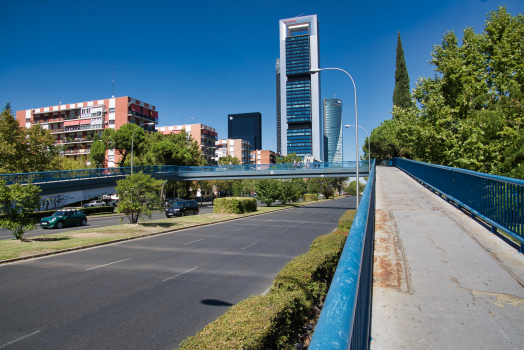Fußgängerbrücke über die Paseo de la Castellana