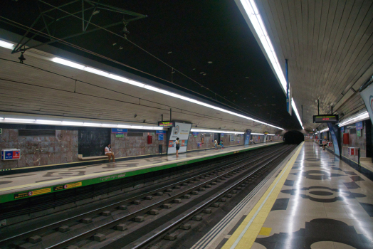 Metrobahnhof Pío XII