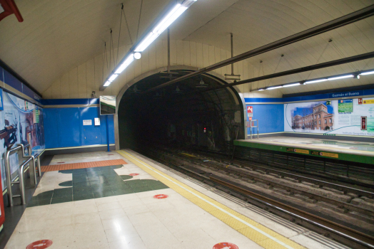 Guzmán el Bueno Metro Station