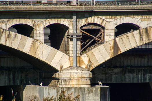 Eisenbahnbrücke über den Paillon