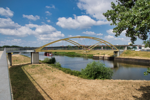 Fuß- und Radwegbrücke über den Verbindungskanal in Duisburg-Meiderich