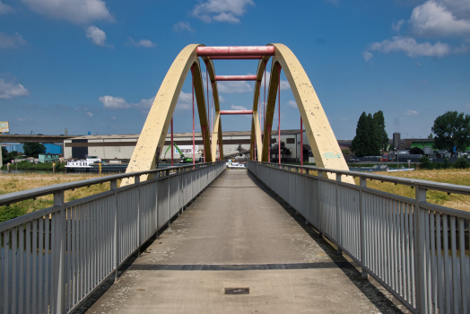 Passerelle sur le canal de connexion à Duisburg-Meiderich
