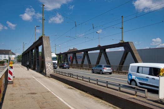 Kaiserhafenbrücke