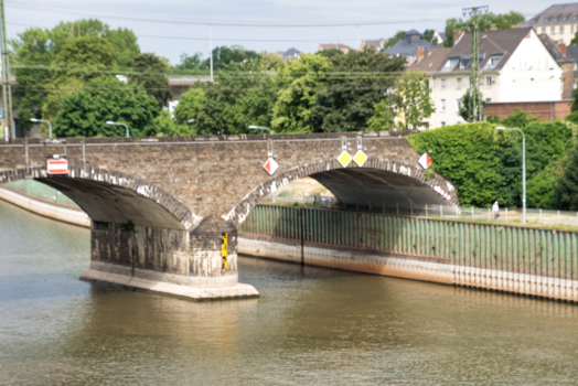 Pont ferroviaire sur la Moselle 