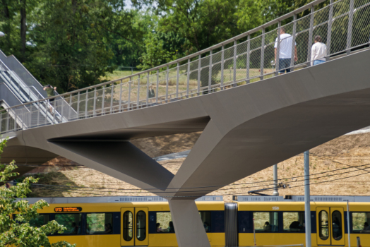 Geh- und Radwegbrücke über die Neckartalstraße