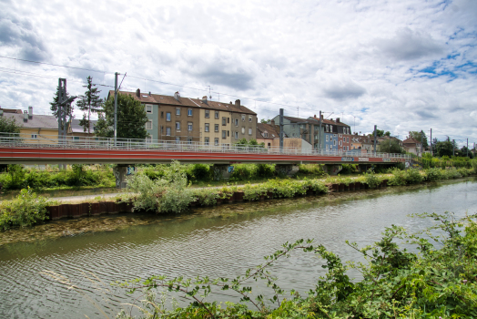 Viaduc ferroviaire sur le canal du Rhône au Rhin
