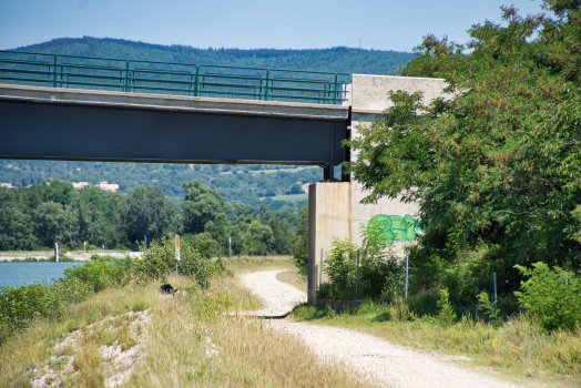 Pont sur le canal de dérivation de l'aménagement de Montélimar