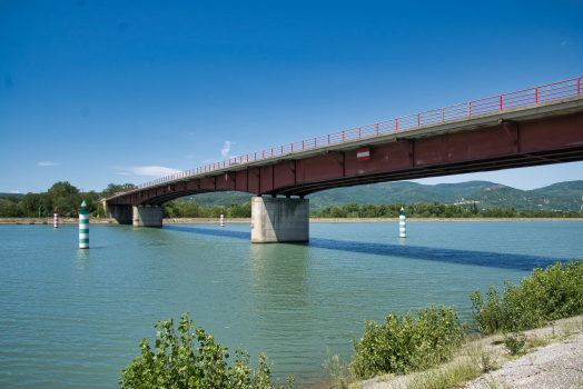 Pont sur le canal de dérivation de l'aménagement de Montélimar