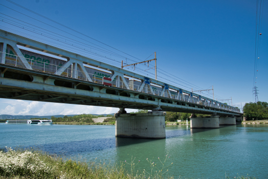 Pont ferroviaire sur le canal de Donzère-Mondragon
