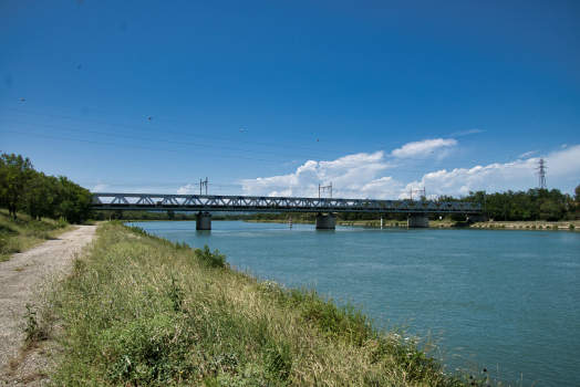 Pont ferroviaire sur le canal de Donzère-Mondragon