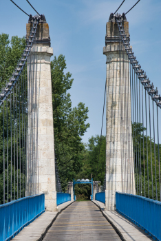 Sauveterre-Saint-Denis Suspension Bridge