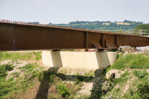 Viaduc de franchissement du canal latéral à la Garonne