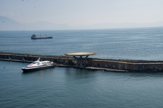 Helikopterlandeplatz im Hafen von Neapel