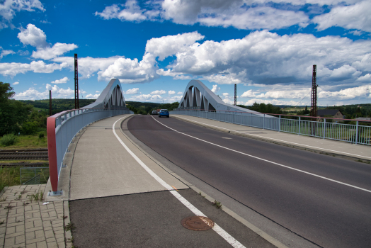 Straßenbrücke am Bahnhof Naumburg