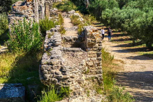 Aqueduc et meunerie de Barbegal 