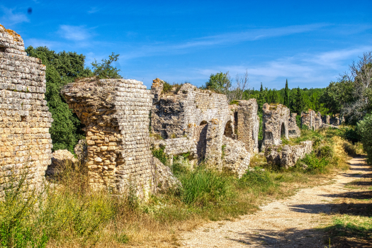 Aqueduc et meunerie de Barbegal 