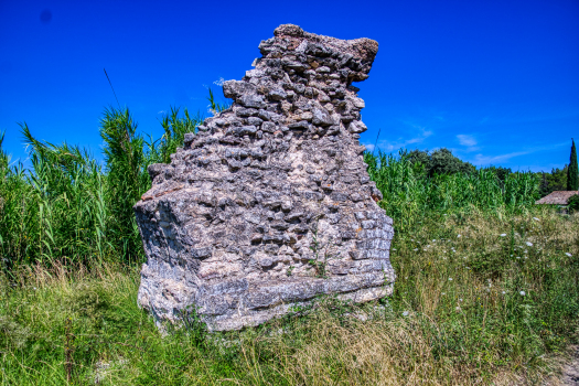 Aqueduc et meunerie de Barbegal 