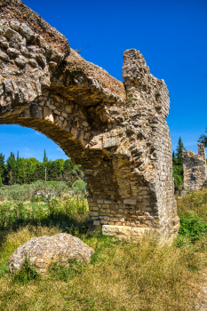 Aqueduc et meunerie de Barbegal 