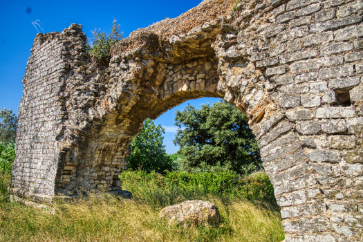 Aqueduc et meunerie de Barbegal 