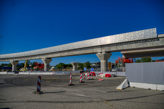 Hochbahnbrücke der Linie B der Metro von Rennes 