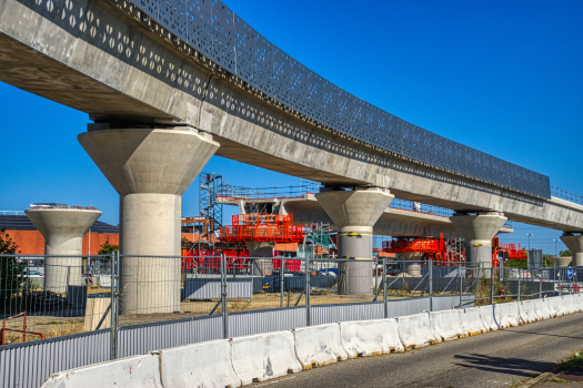 Hochbahnbrücke der Linie B der Metro von Rennes