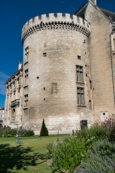 Tour des Valois