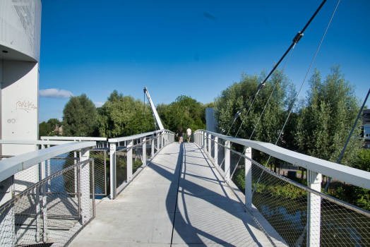 L'Hortillonne Footbridge 