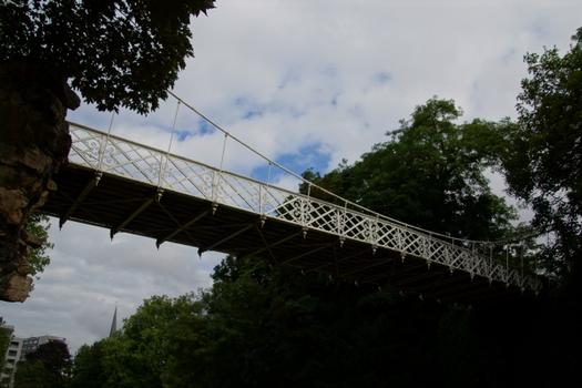 Hängebrücke im Stadtpark 