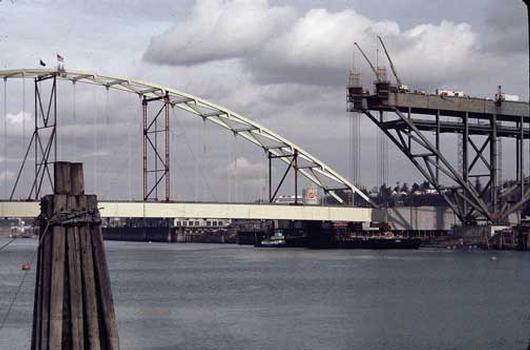 Floating the Fremont Bridge in Place.
Source: City of Portland Archives