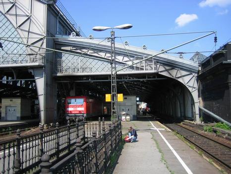 Bahnhof Dresden-Neustadt, Bahnhofshalle aus Richtung Elbe/Hauptbahnhof