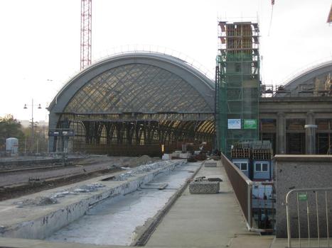 Dresden Hauptbahnhof, Außenansicht der Südhalle