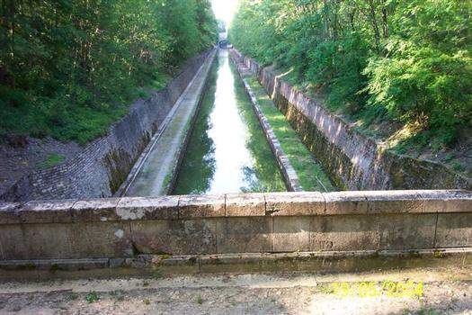 Canal de la Marne à la Saône : La tranchée du tunnel de Balesmes, côté écluse de Batailles