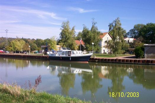 Canal de la Marne à la Saône: Chaumont (52) - port de plaisance de la Maladière