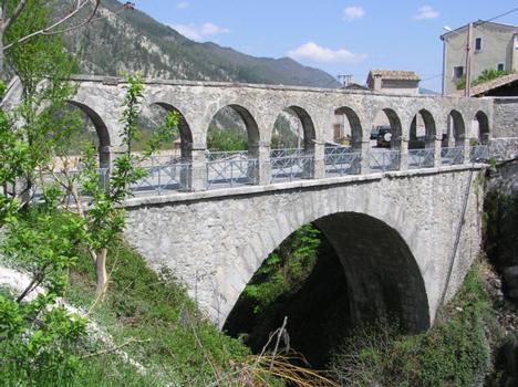 Pont du Moulin (pont-route), Entrevaux, Alpes de Haute Provence
