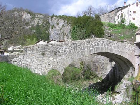 Pont sur la Vaïre (pont-route), Fugeret, Alpes de Haute Provence