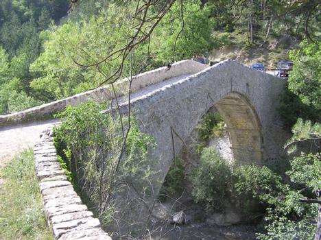 Pont de la Reine Jeanne (pont-route), Vilhosc, Alpes de Haute Provence