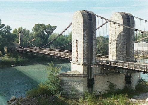 Mallemort suspension bridge