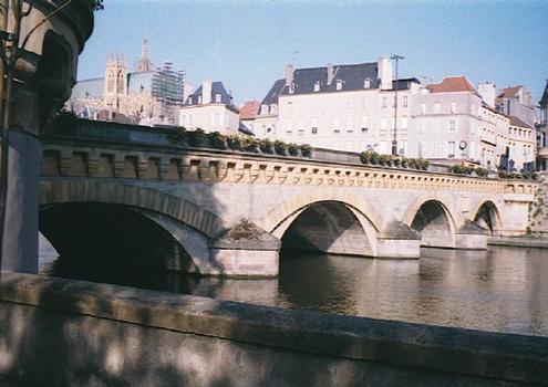 Moyen Pont (pont-route), Metz, Moselle
