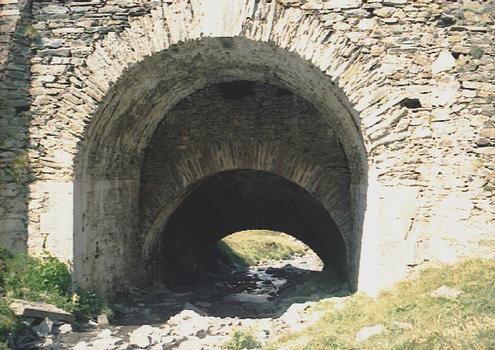 Pont de Patecreuse (pont-route), Fait partie d'une ligne de fortification de la vallée de Haute Maurienne, Vue amont - 3 voutes, Mont Cenis, Savoie
