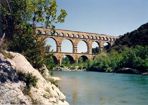 Pont du Gard, Vers