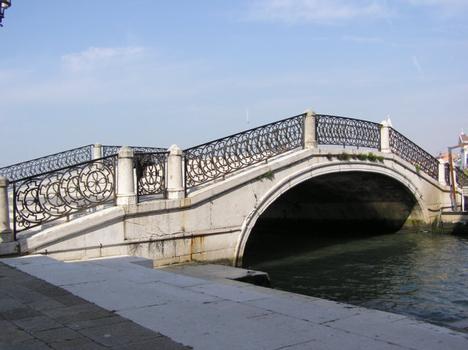 Ponte de la Ca' di Dio in Venice, Italy