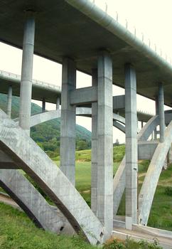 A51 - Viaduc du Crozet: Appui des arcs - A la base se trouve des réservations pour des vérinages éventuels