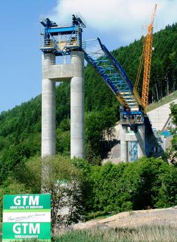 A51 - Viaduc de Monestier - Ouvrage côté Est - Charpente métallique en cours de lancement