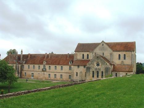 Abbaye de Norlac - L'église et les bâtiments monastiques vus de l'Est