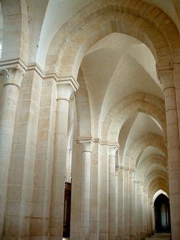 Abbaye de Pontigny - Collatéral de la nef