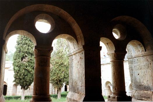 Abbaye du ThoronetCloître