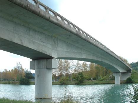 Izieu - Pont du CD992 sur le canal de dérivation de Brégnier-Cordon