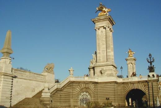 Pont Alexandre III. Widerlager