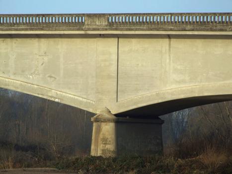 Pont du Veurdre sur l'Allier - Une pile