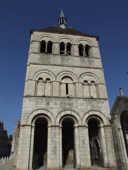 Ebreuil - Ancienne abbatiale Saint-Léger - Tour-porche romane